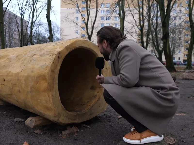 Plac zabaw jak wybieg dla psów? Urząd dzielnicy odpowiada na film Stanowskiego