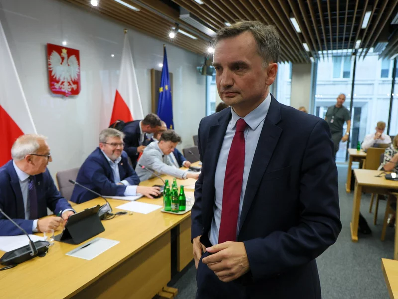 "Sytuacja patologiczna". Współpracownik Nawrockiego o Ważniakowi