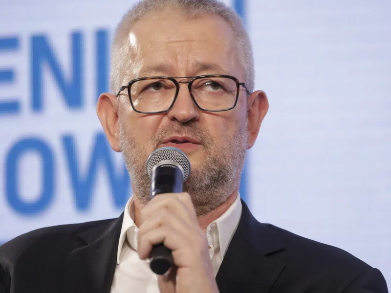 Poljska krepi gospodarstvo z naložbami v infrastrukturo, medtem ko se Slovenija sooča z reformnimi izzivi