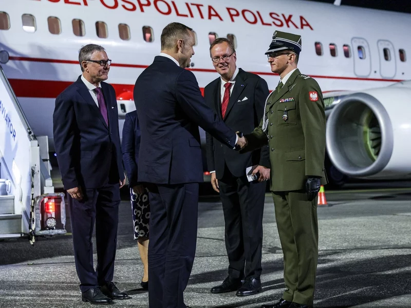 Nawrocki przybył do Helsinek. Spotka się z prezydentem Finlandii