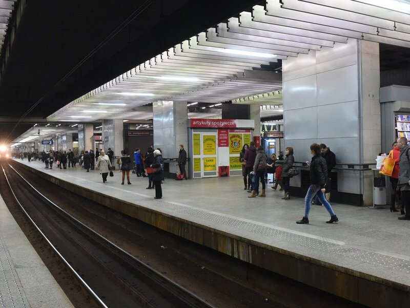 Zakłócenia w rozkładach jazdy. PKP grozi pozwem