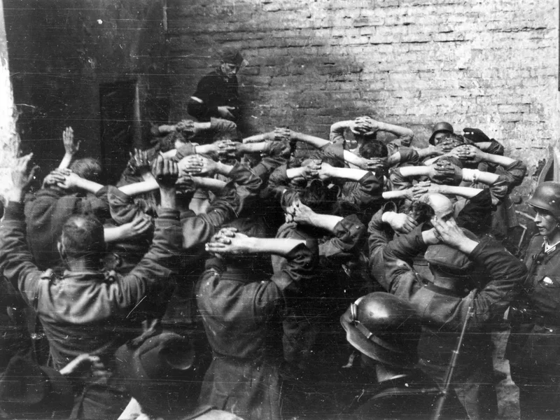 Powstanie upada. Dramat cywilów, zburzona stolica