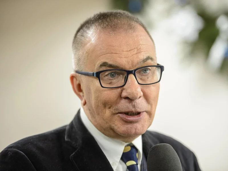 Zastanawiające zapisy w projektach poselskich. Abramowicz: O co tutaj chodzi?