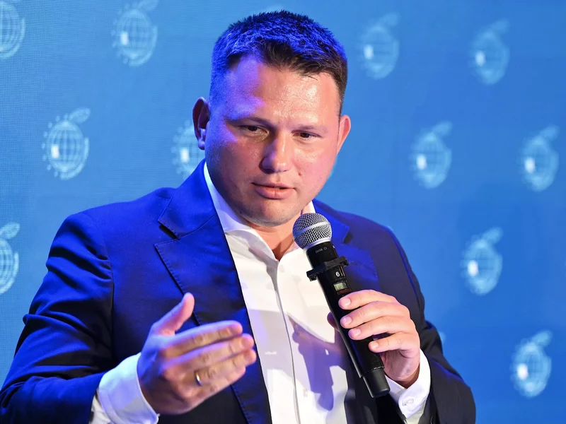 Turnieje sterowania dronami. Ciekawa propozycja Mentzena