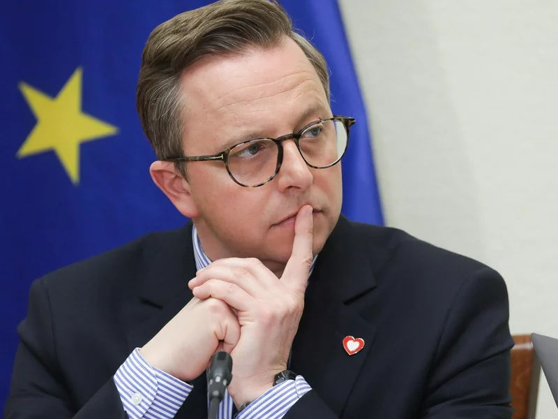 Reporter chciał ścigać Węgry. Wniosek upadł, a on sam… nie pojawił się na głosowaniu