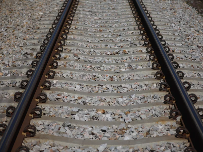 14-latek zginął na torach. Ostatniego SMS-a wysłał do mamy