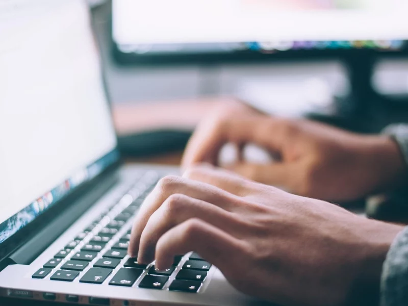 UE chce skanować czaty. Jest odpowiedź Polski