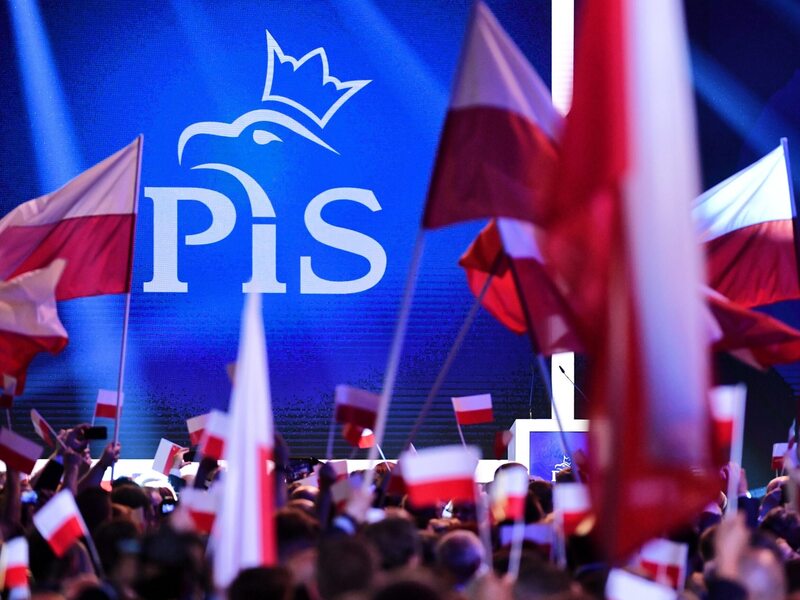 PiS i KO zawarły koalicję. Radni PSL opuścili salę