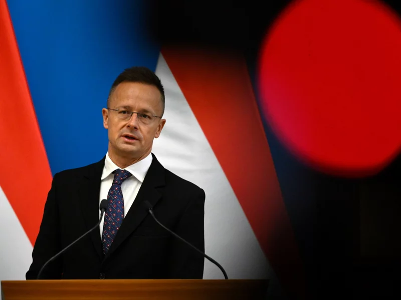 'Это безумие'. Глава министерства иностранных дел Венгрии отвечает Зуреку