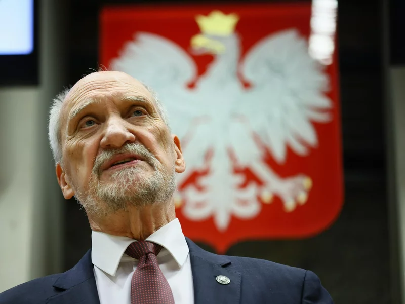 Macierewicz: Pieniądze, które pożyczamy z Unii, mają finansować potencjał niemiecki