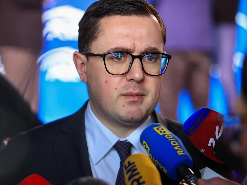 Paliwo tylko dla Polaków? Motyka: Nie wykluczamy