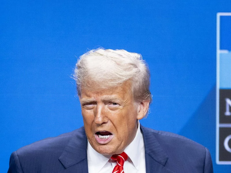 "Konsekwencje będą bardzo poważne". Trump ostrzega Putina przed spotkaniem na Alasce