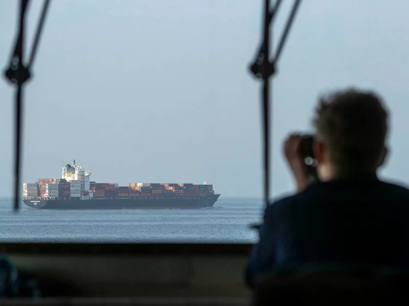 Iran otwiera cieśninę Ormuz. Statki handlowe mogą przepływać