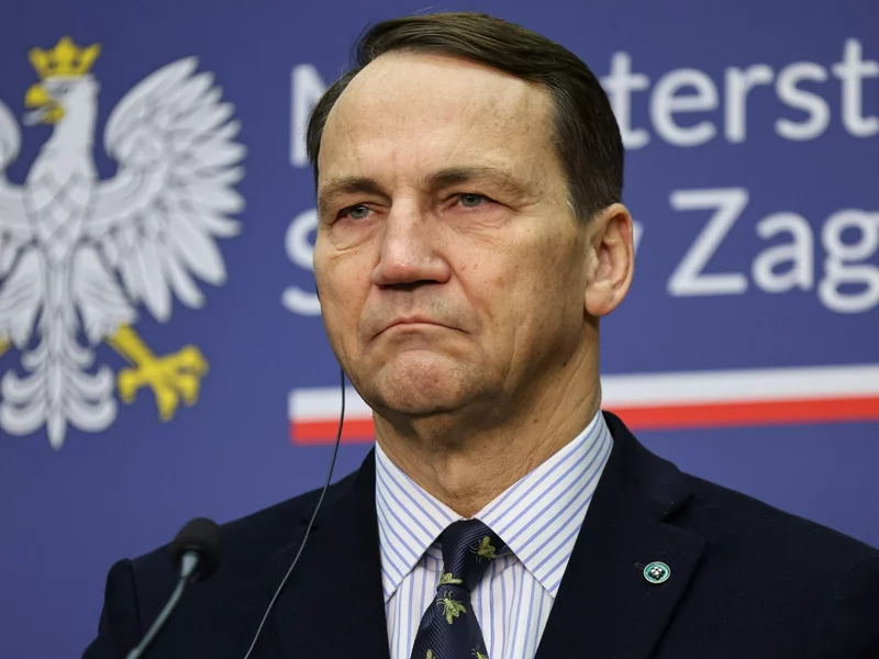 Sikorski reaguje na słowa Trumpa. Powołał się na Nawrockiego