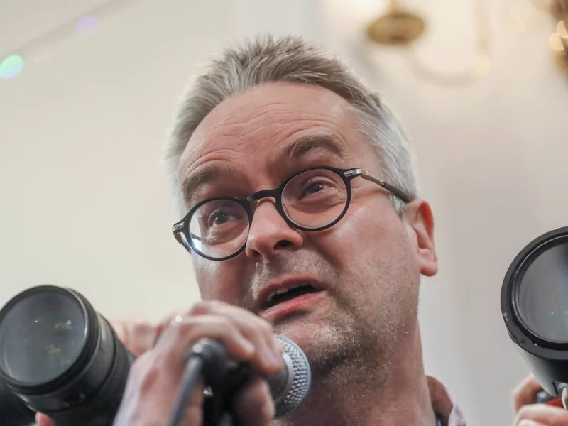 Znany prawnik groził żonie? Dziennikarz "Wyborczej" przerywa milczenie