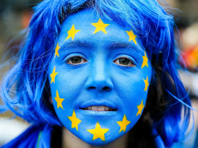 Ufają im bardziej niż własnym rządom. Zaskakujące wyniki sondażu