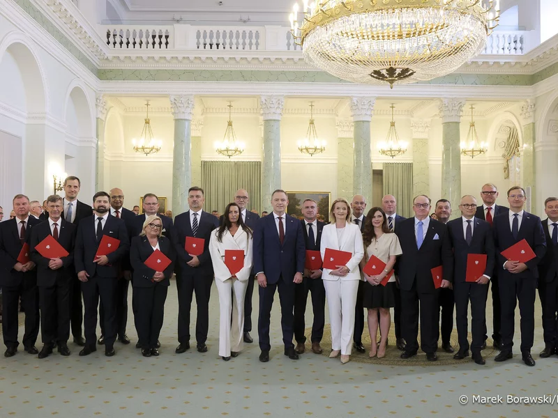 Mentzen razočaran, Warzecha opozarja na kitajsko avtomobilsko industrijo