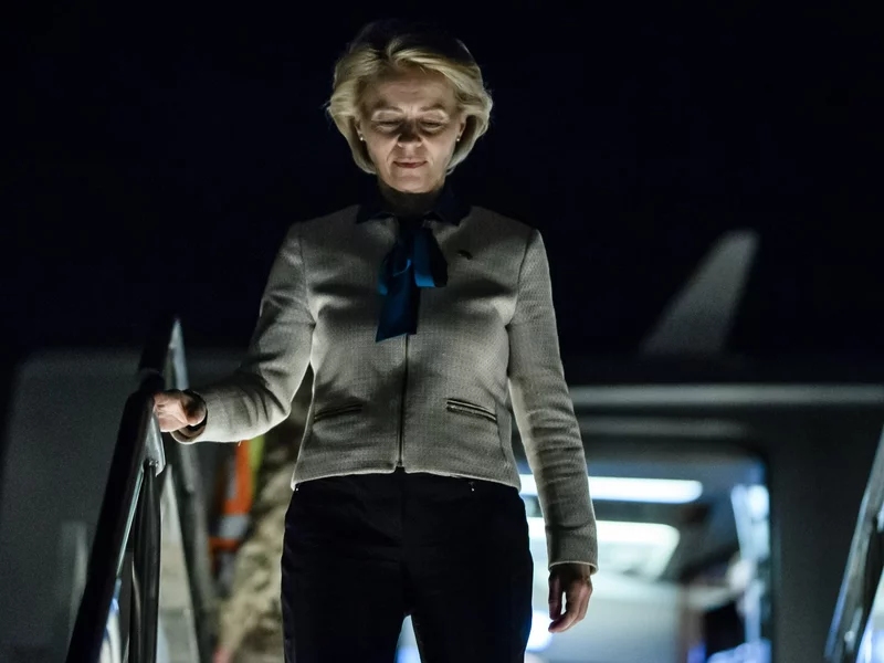 Problemy samolotu z szefową KE na pokładzie. "Rosja zakłóciła sygnał"