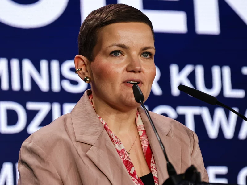 Wawer tłumaczy: Cienkowskiej nie chodzi o artystów tylko o grupę interesu
