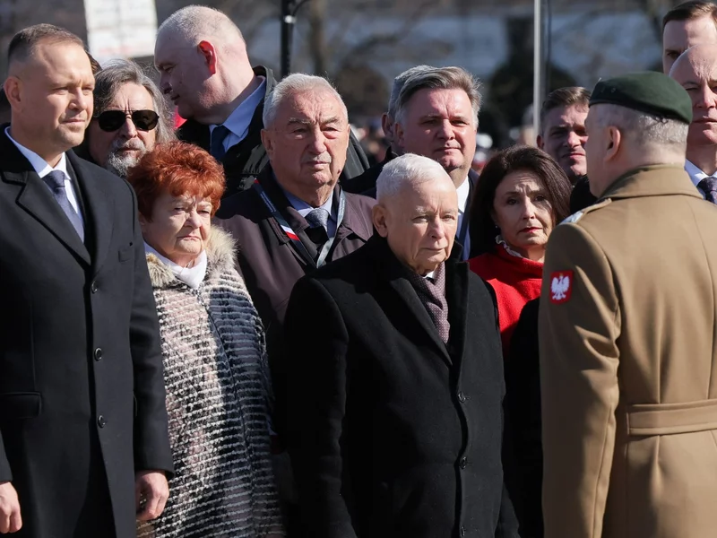 Rocznica katastrofy smoleńskiej. Nawrocki upamiętnił ofiary