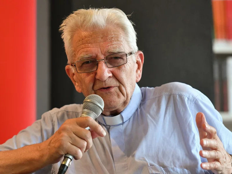 "Polityczny wiec". Ks. Boniecki uderza w prezydenta