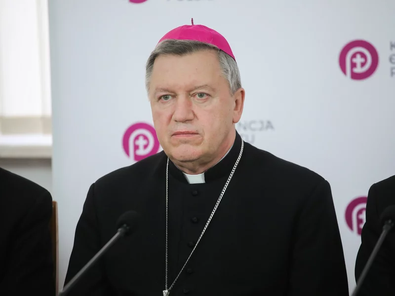 Fałszywe maile. Ktoś podszywa się pod polskiego arcybiskupa