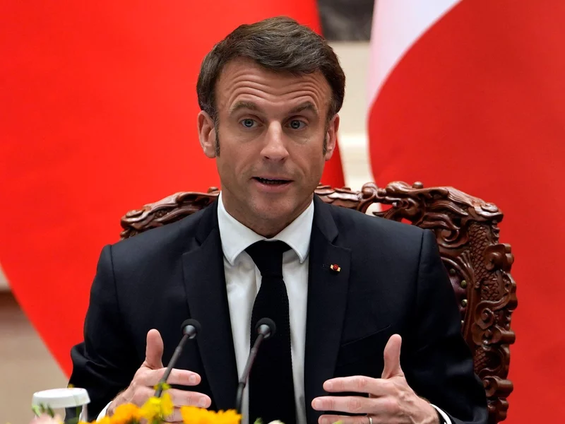 Macron mówi o wysłaniu wojsk na Ukrainę, ale nie na wojnę
