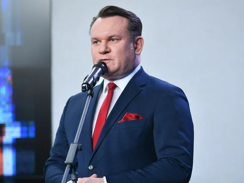 An unexpected blow to Tarczynski. "You are compromising yourself and harming Poland," he said.