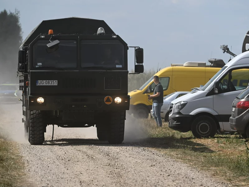 Źródło w MON: Pod Osinami eksplodował dron wojskowy bez głowicy