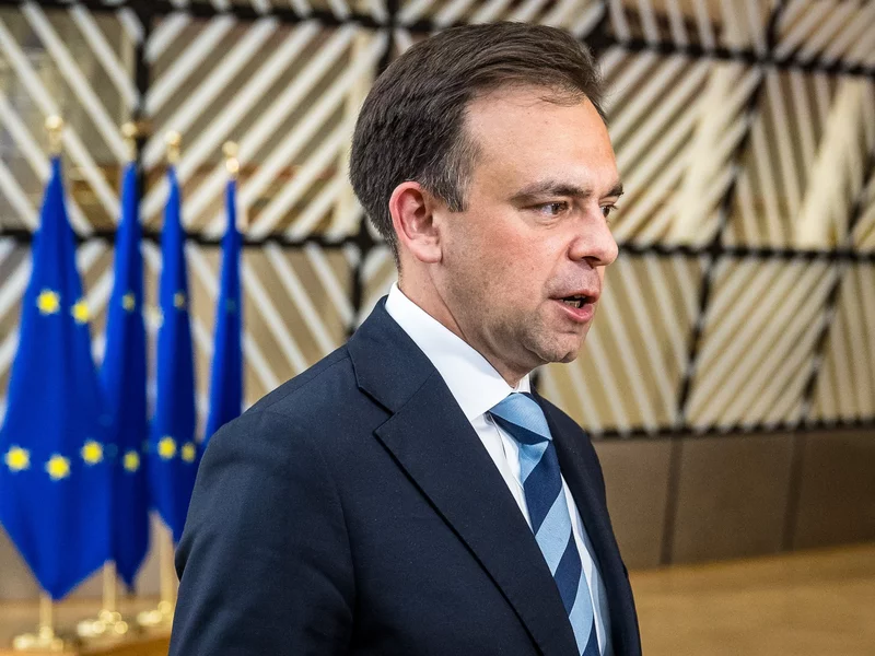 SAFE. Domański: KE będzie zaciągać pożyczki i wtedy będziemy znali procent