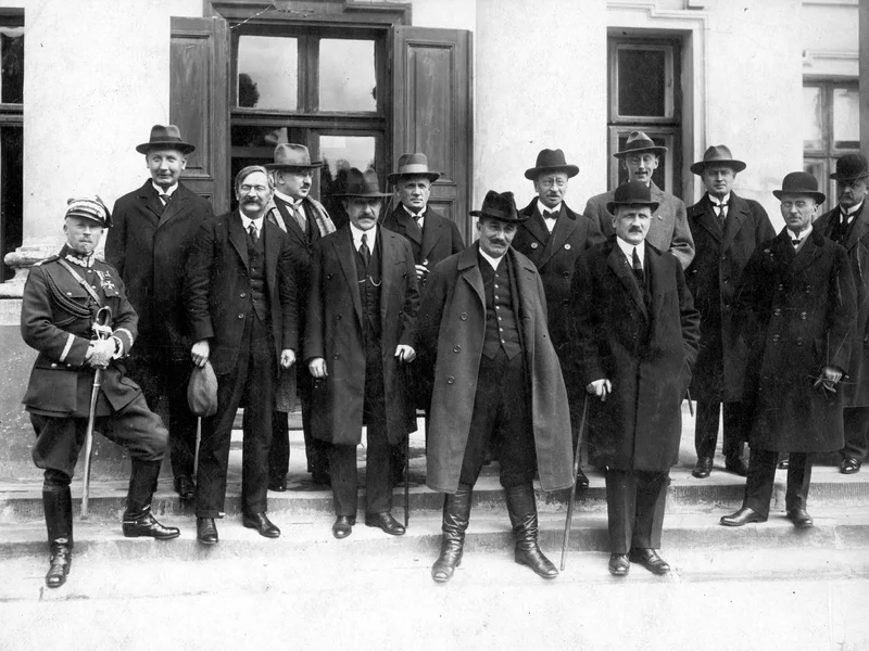 Piłsudski kontra Witos