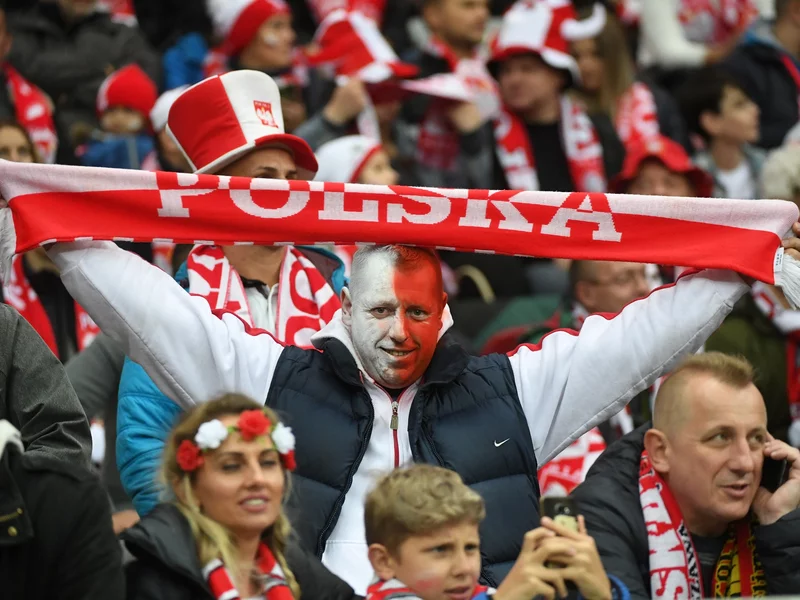 Dowództwo armii ostrzega przed kibicami. "Zemsta za krytykę Tuska?"