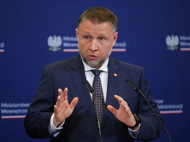 Kierwiński wybuchł po pytaniu TV Republika. "Tylko obecność generałów mnie hamuje"