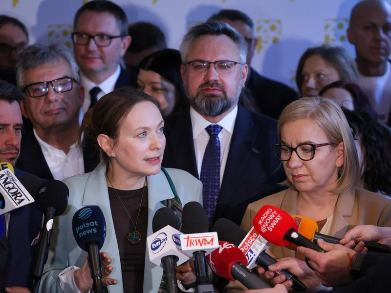 To koniec Polski 2050? Posłowie mówią o odejściach, jest wniosek o odwołanie