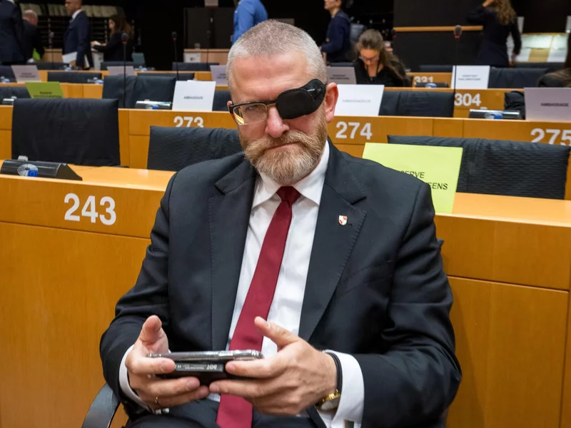 "To jest błąd". Europoseł Patola i Socjal o rywalizacji z Malarzem