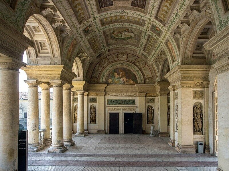 Kochankowie w labiryncie