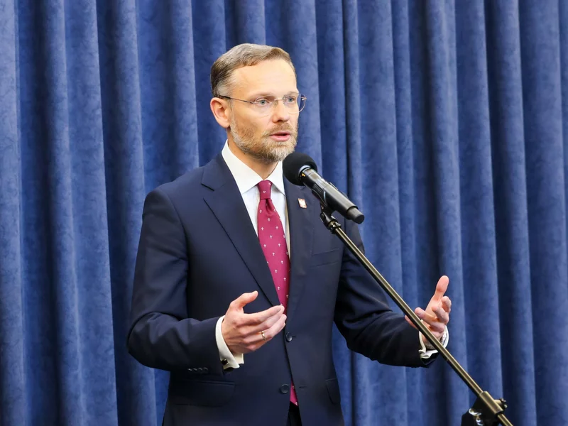 Zelenski grozil Madžarski in priznal napade na naftovod Družba, Orbán zagrozil z odvetjem.