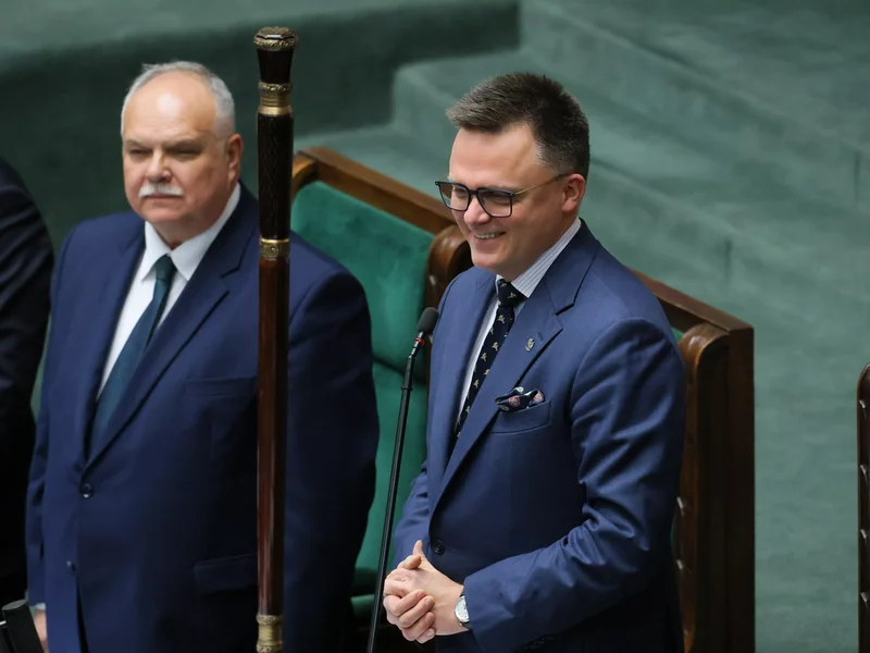 Hołownia pożegnał się z posłami w Sejmie. "Bo bym się rozbeczał"