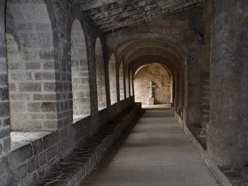 Spłonął zabytkowy klasztor. Grozi mu zawalenie