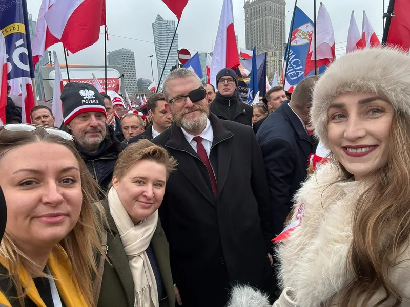 Szeroki Front Gaśnicowy maszeruje. "Odzyskajmy niepodległość"