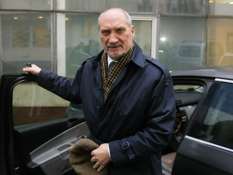 Antoni Macierewicz obtožen zaradi razkritja zaupnih informacij v zvezi s preiskavo Smolenske nesreče