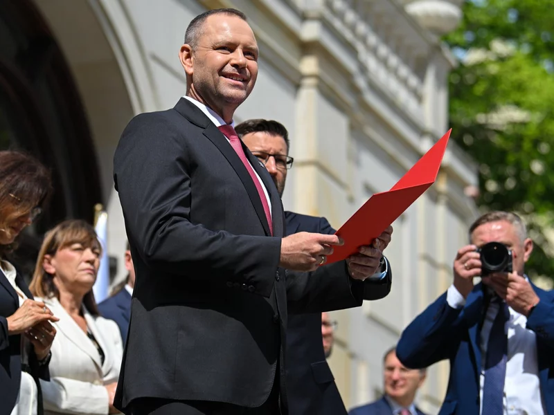 Rok od wyborów. Polacy ocenili Nawrockiego na tle innych prezydentów