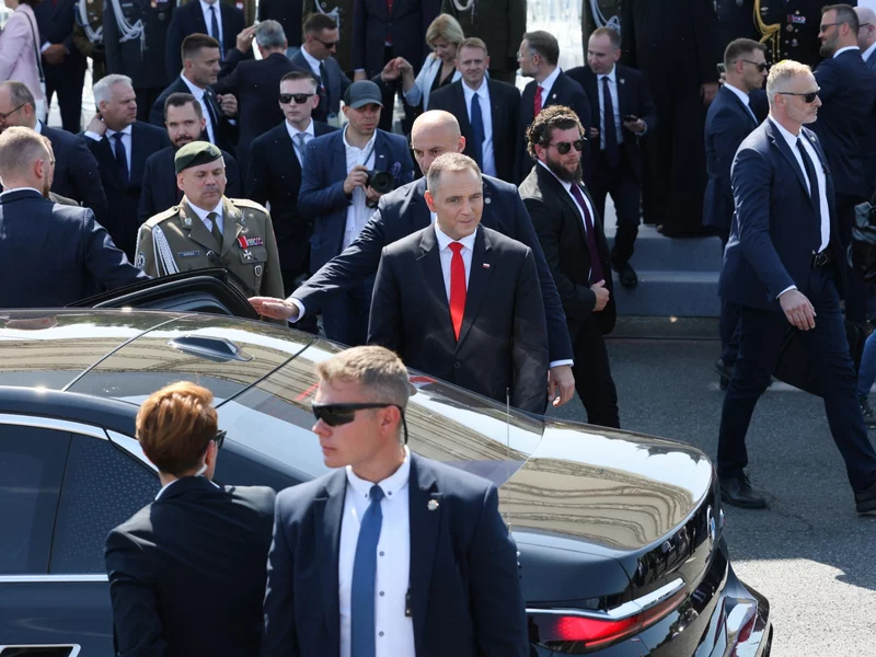 Spor o luksuzni limuzini predsednika Nawrockega razburja Poljsko