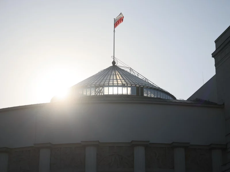 Czym się różni oszust polityczny od oszusta pospolitego?