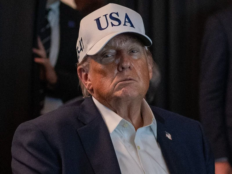 Trump wdepnął w gniazdo os