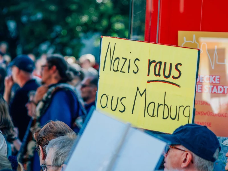 Poseł prawicy pobity przez zamaskowanych bojówkarzy