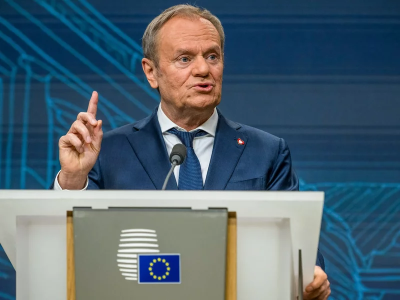 Tusk recytuje wiersz Tuwima. "Ruszyła maszyna"