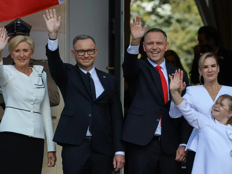 Porównano dwie pierwsze damy. Jest wynik sondażu