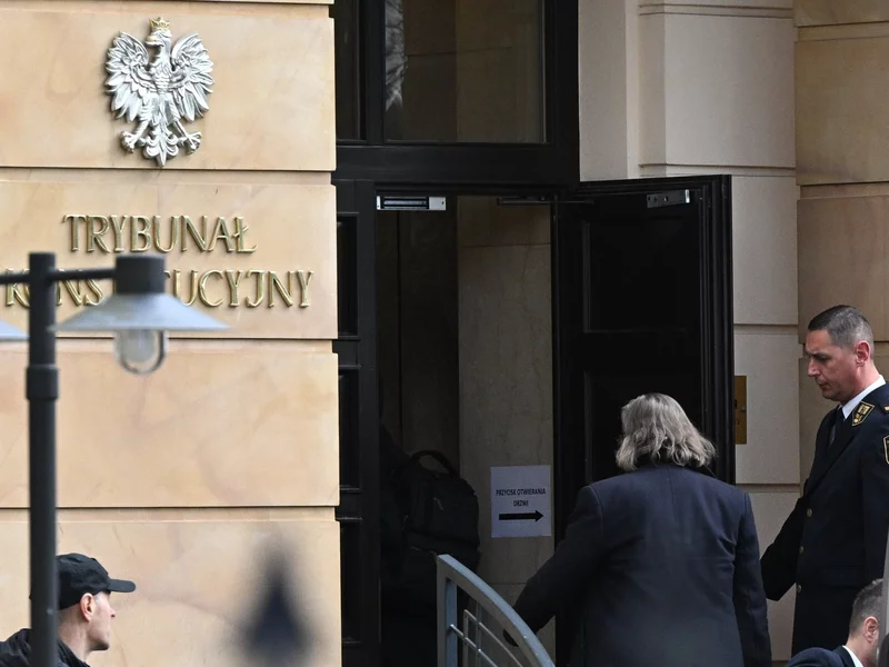 Gorąco wokół TK. Sędziowie przyjechali do budynku Trybunału Konstytucyjnego
