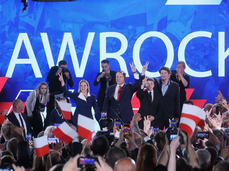 Kaczyński išče novega premierja, Rabenda pa opozarja koalicijske partnerje